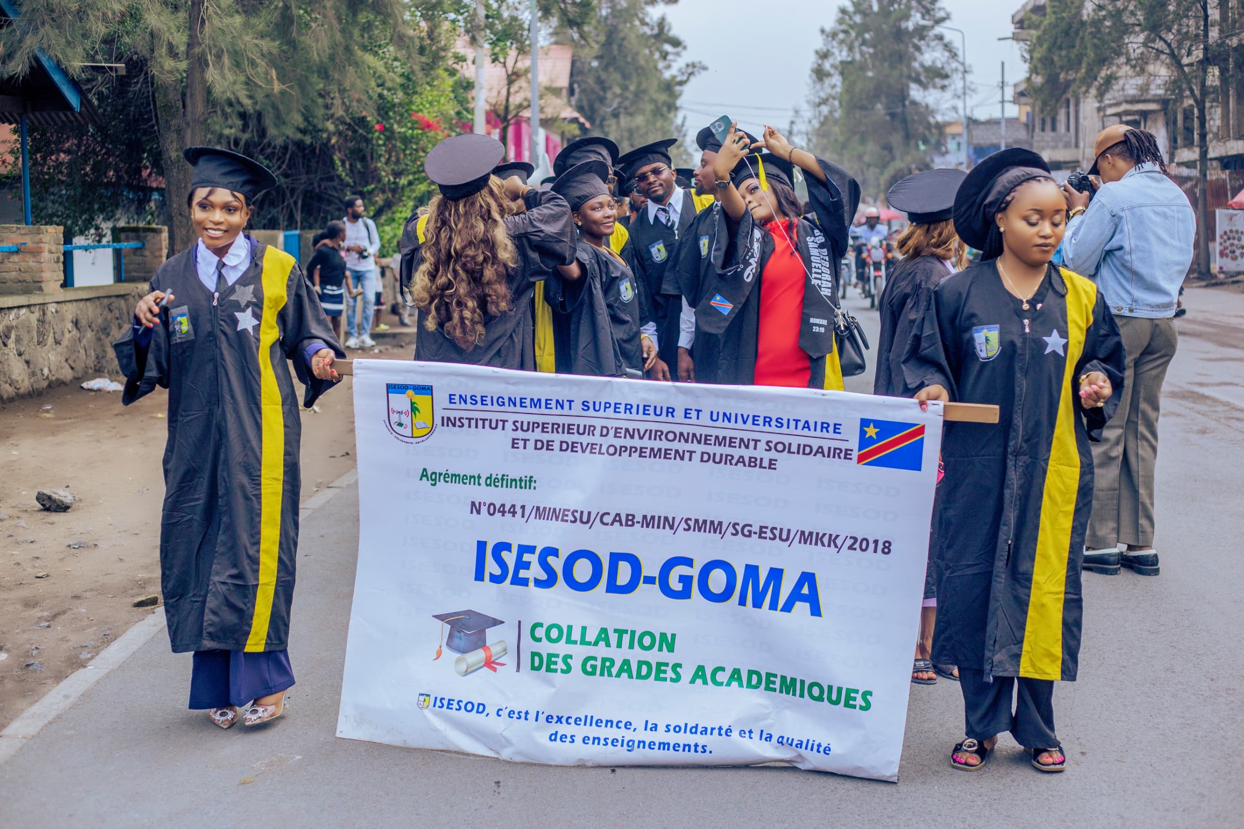 Photo 2 — Collation des grades académiques